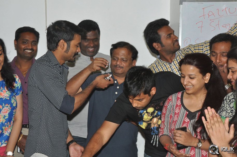 Dhanush-at-Radio-Mirchi-For-Anekudu-Movie-Promotions